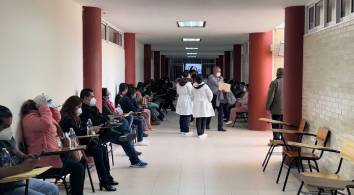 Aplican más de Mil Dosis de Refuerzo de Vacuna contra COVID-19 a Personal del Sector Educativo en la UPTREP - AlternativaTlx