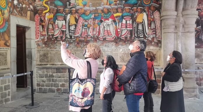 Investigadoras del INBAL Visitan Murales del Palacio Rumbo al Centenario de Xochitiotzin - AlternativaTlx