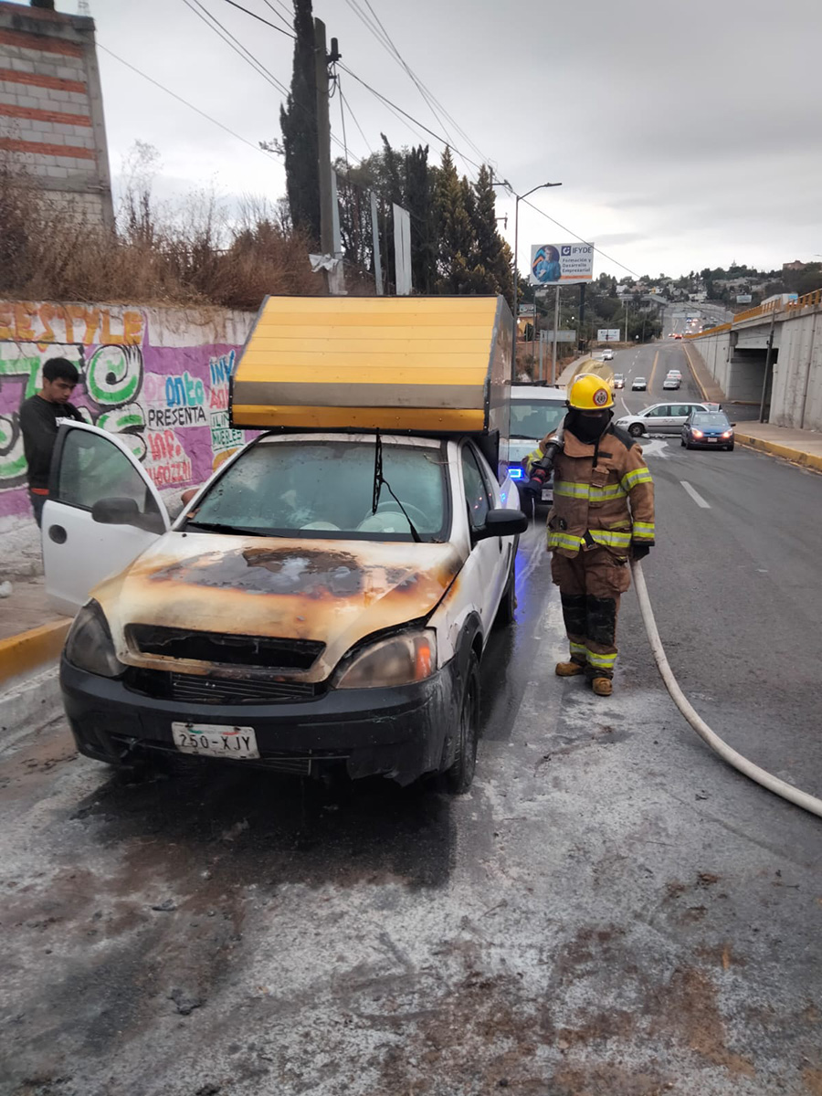 Elementos de Bomberos Sofocaron Incendio de una Unidad - AlternativaTlx