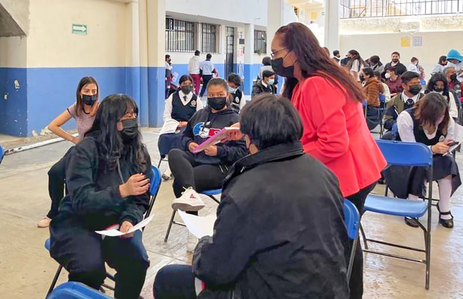 Autoridades Municipales y Estatales Brindan Plática a Estudiantes Huamantlecos Sobre Embarazo Adolescente - AlternativaTlx