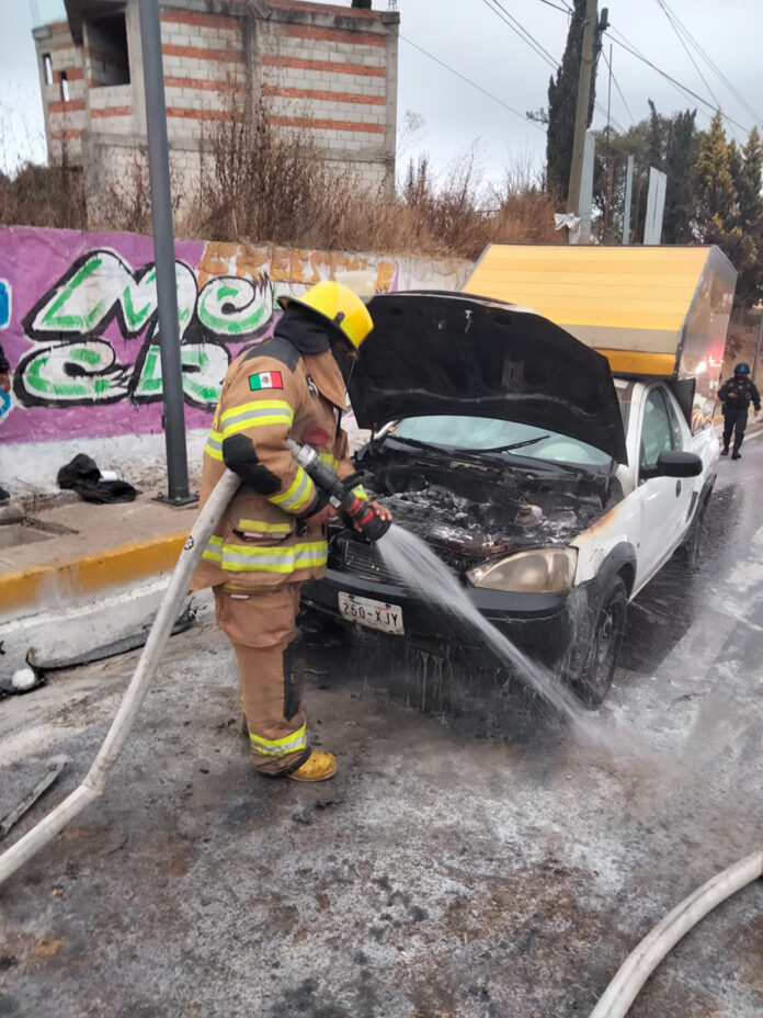 Elementos de Bomberos Sofocaron Incendio de una Unidad - AlternativaTlx