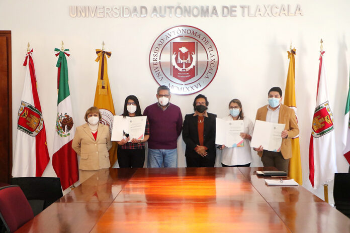 Obtienen Estudiantes de la UATx Premio Nacional de Egreso - AlternativaTlx