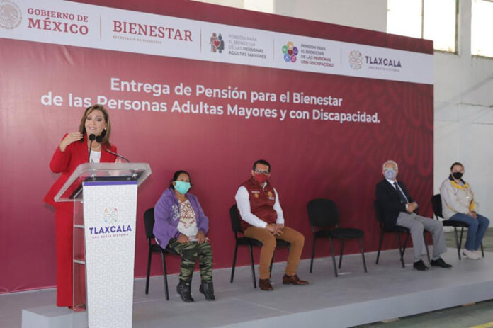 Presenció Lorena Cuélllar Entrega de Tarjetas del Bienestar a Adultos Mayores - AlternativaTlx