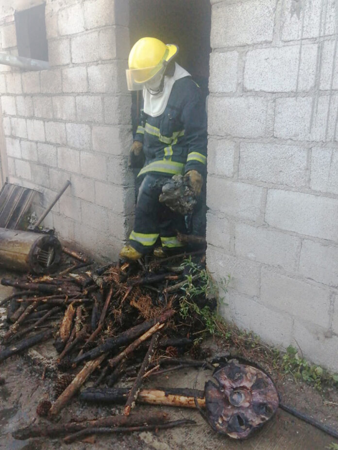 Sofocan Protección Civil De Huamantla y Bomberos Incendio en el Barrio de San Sebastián - AlternativaTlx
