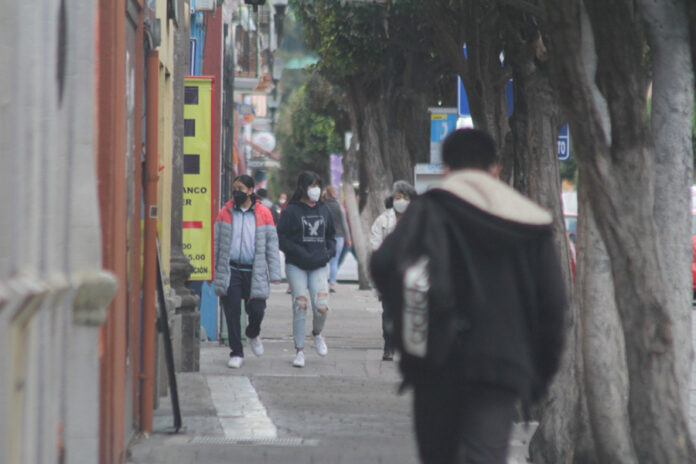 Vacuna Disminuyó Contagios de Ómicron en Adultos y Personas de la Tercera Edad - AlternativaTlx
