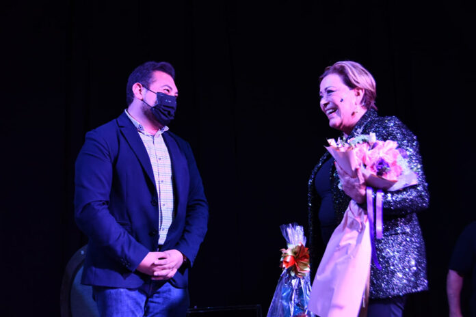 Deleita a Huamantlecos la Actriz Sylvia Pasquel con su Monólogo “No Seré Feliz, pero Tengo Marido” - AlternativaTlx