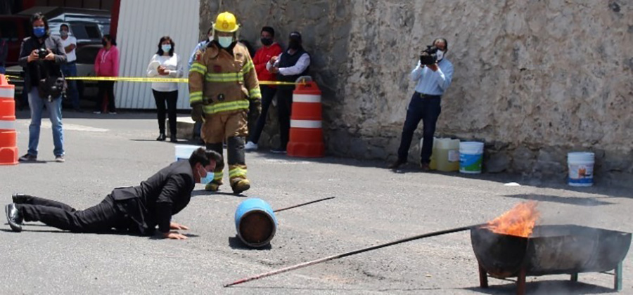 El Heroico Cuerpo de Bomberos Capacita a Universitarios de la UATX - AlternativaTlx