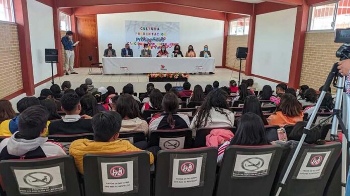 Presentan Libro “Canciones Para Hacer Dormir a las Fieras”