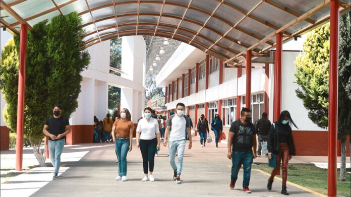 Firman ICATLAX y UPT Convenio en Beneficio de la Comunidad Estudiantil - AlternativaTlx