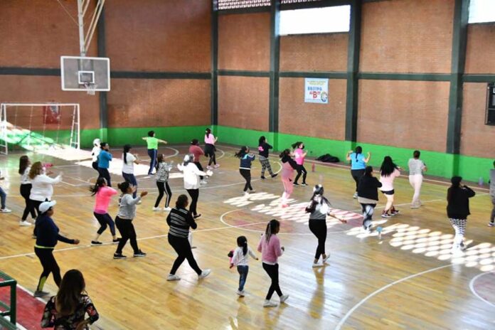 Participan Decenas de Mujeres en Rally Deportivo para Conmemorar el 8M