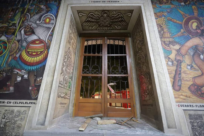 Preparan Restauración Estética de los Murales de Palacio de Gobierno - AlternativaTlx