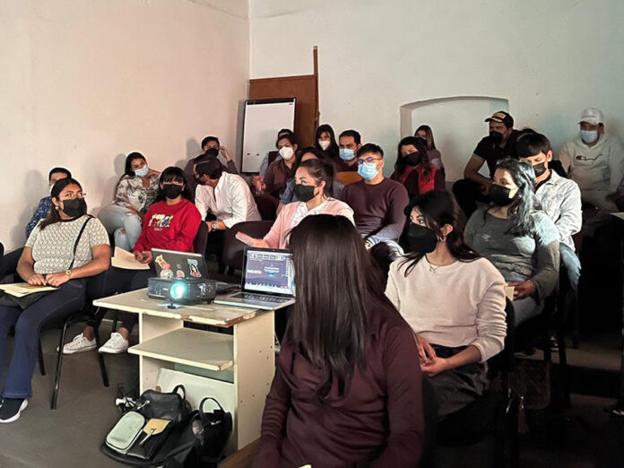 Reciben Jóvenes Huamantlecos Capacitación de Becas de Movilidad Internacional - AlternativaTlx