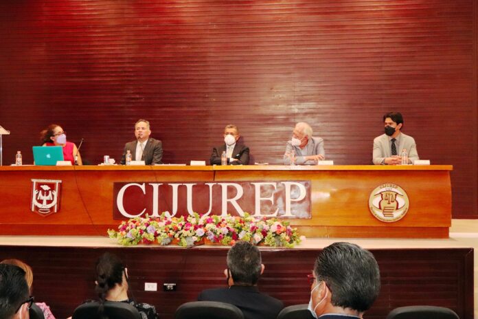 Hablan en la UATx de Argumentación Jurídica en el México Contemporáneo