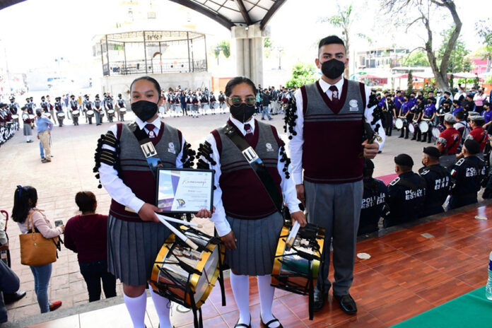 Bandas de Guerra Del Cobat se Presentaron en Teatro del Pueblo de Contla - AlternativaTlx