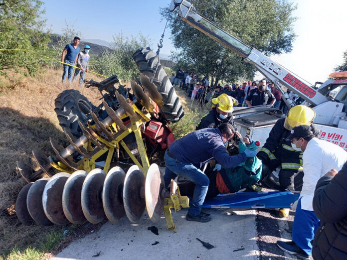 Heroico Cuerpo de Bomberos Atiende Accidente en Carretera Huamantla- Atltzayanca - AlternativaTlx