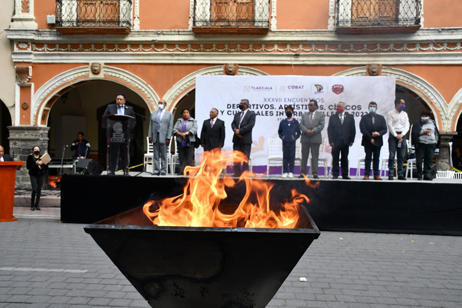 Inaugura Cobat Encuentros Interbachilleres con Desfile y Encendido de Pebetero  - AlternativaTlx
