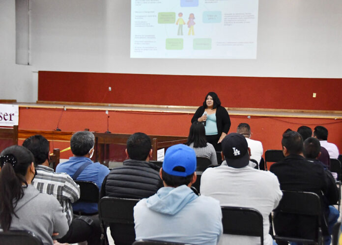 Reciben Funcionarios del Ayuntamiento Capacitación Sobre Salud Sexual con Perspectiva de Género - AlternativaTlx