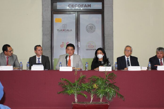 Presentan el TSJE y el Colegio de Abogados del Altiplano Libro Sobre Derecho Civil