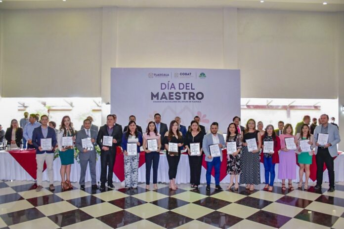 Entregó Cobat 15 Nombramientos Definitivos a Personal Docente - AlternativaTlx