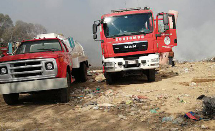 El Heroico Cuerpo de Bomberos de Tlaxcala Atiende Incendio Registrado en el Relleno Sanitario de Nanacamilpa