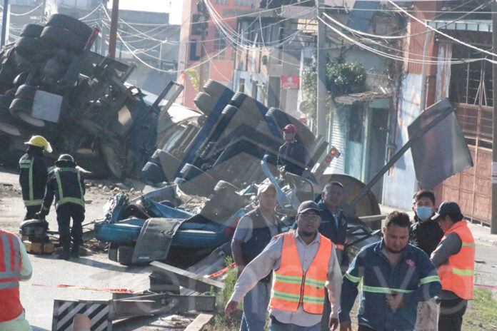 Aplasta Pipa una Camioneta en Huamantla - AlternativaTlx