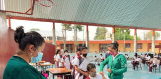 Autoridades Supervisan Vacunación Contra Covid-19 en Escuelas - AlternativaTlx