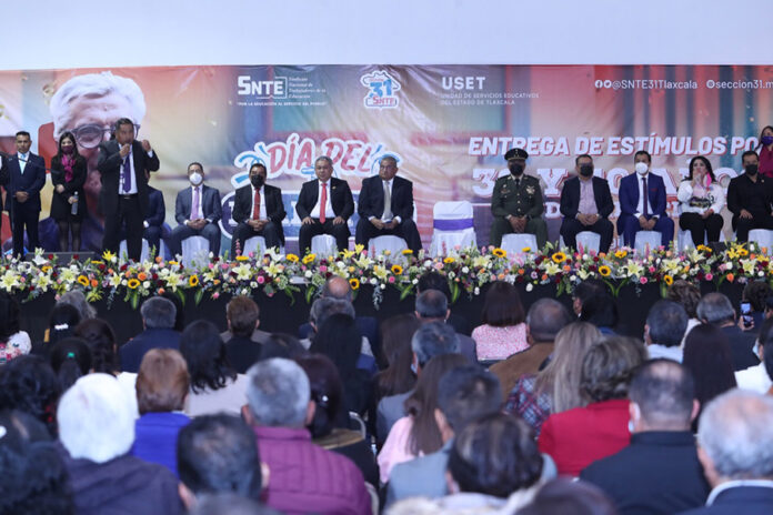 Entregó Sepe-Uset Estímulos y Condecoraciones a Maestras y Maestros con 30, 40 y 50 Años de Servicio Docente - AlternativaTlx