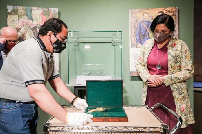 La Recién Repatriada Pistola Histórica de Francisco Villa se Integra a la Exposición “La Grandeza de México”