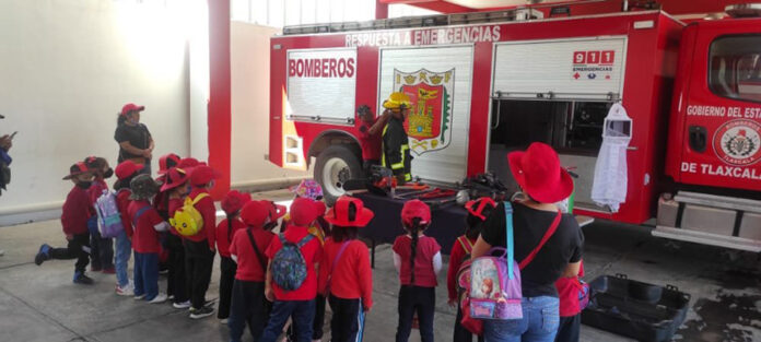 Realiza Bomberos Demostración a Alumnos de Preescolar - AlternativaTlx