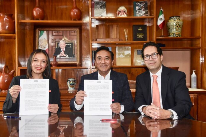 Firma Alcalde Convenio con FONACOT para Otorgar Créditos a Empleados Municipales