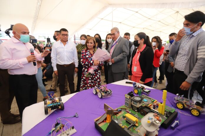 Reconoce Gobernadora Lorena Cuéllar el Talento y la Creatividad de los Estudiantes de la UPTx