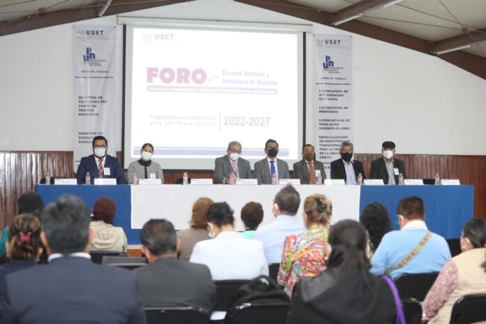 Inaugura SEPE Foro de las Escuelas Normales y Formadoras de Docentes