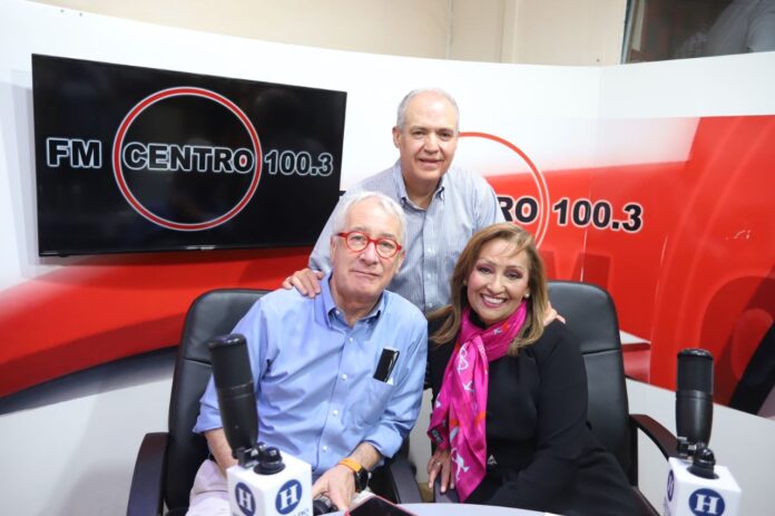 Reconoce Gobernadora Labor Informativa de FM Centro Apizaco en su 41 Aniversario