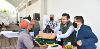 Entrega Santos Cedillo Uniformes a Personal de Servicios Públicos Municipales