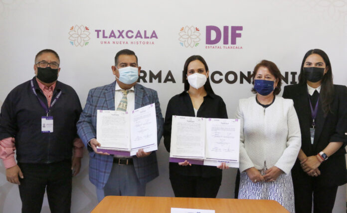 Firman Convenio SEDIF e ICATLAX para Capacitar a Grupos Vulnerables