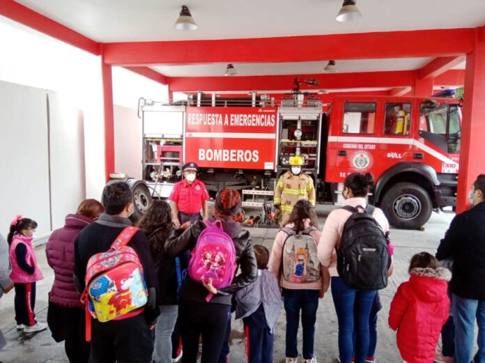 El Cuerpo de Bomberos Imparte Pláticas a la Población en General - AlternativaTlx