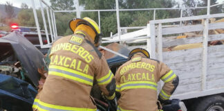 Liberan Bomberos a Personas Prensadas en Libramiento Apizaco-Huamantla - AlternativaTlx