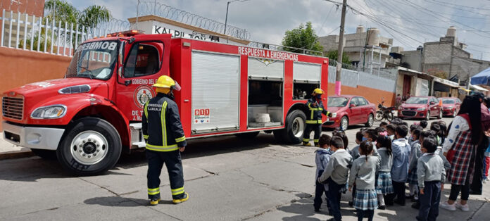 Realiza Bomberos Acciones de Proximidad Social en Instituciones Educativas - AlternativaTlx