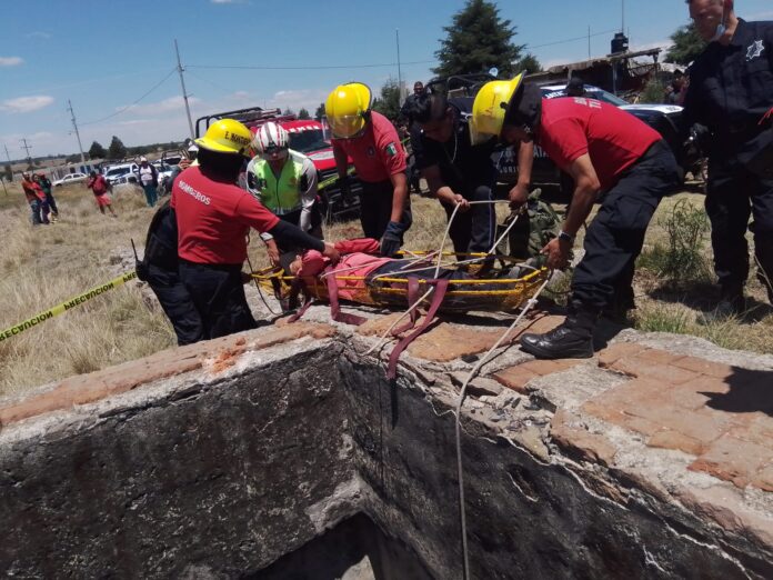 Bomberos Rescató a Hombre que Cayó a un Pozo