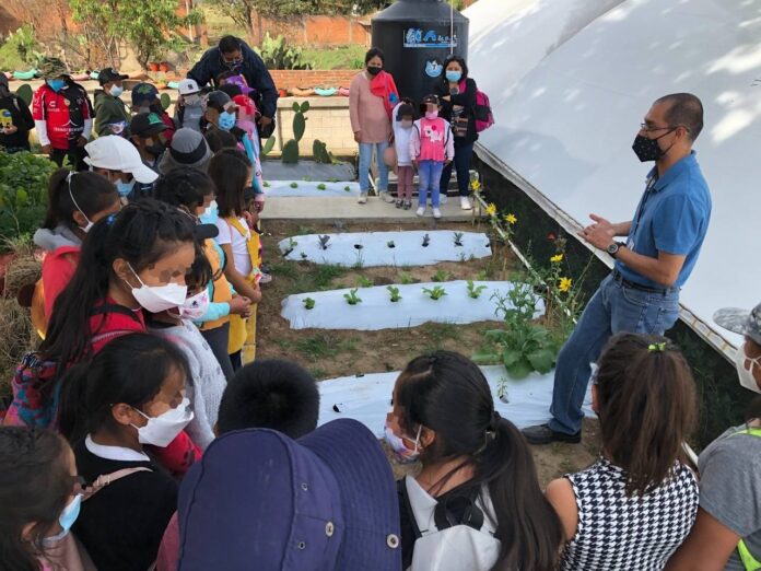Alumnos de la Primaria Bilingüe “Tepeyolotzin” Visitan Invernadero Didáctico de la SEPE-USET