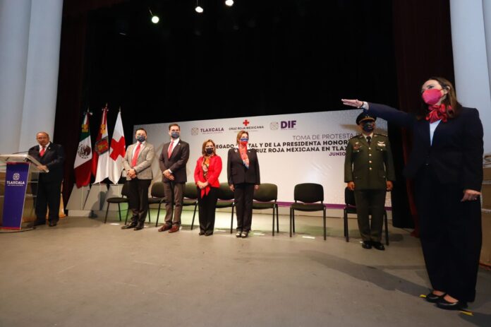 Gobernadora Lorena Cuéllar Tomó Protesta al Delegado Estatal de la Cruz Roja Mexicana en Tlaxcala