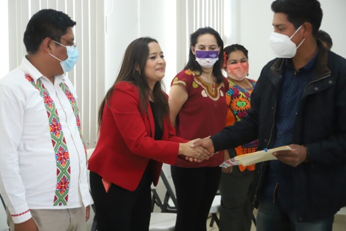 Secretaría de Bienestar Estatal Entregó Apoyos para Proyectos Productivos de Personas Indígenas