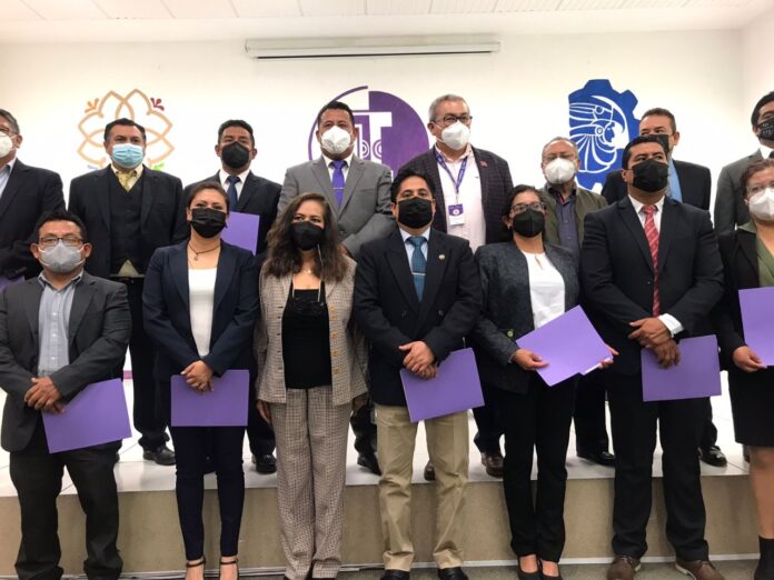 Autoridades Educativas Entregan Estímulos al Desempeño Docente del ITST