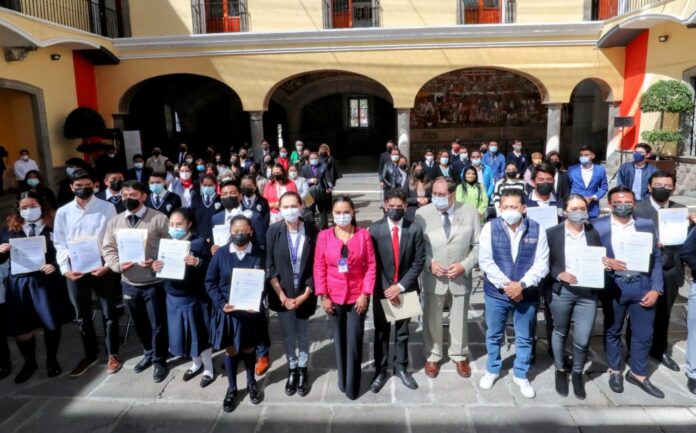 Entrega SEPE-USET 2 Mil 600 Constancias de Servicio Social a Estudiantes