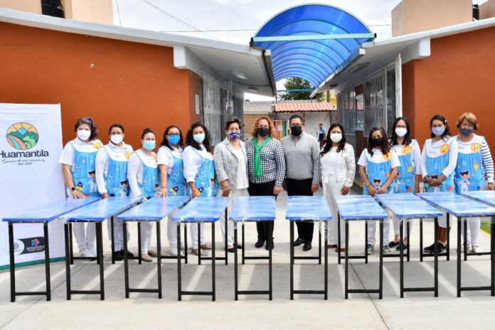 Entrega SMDIF Huamantla Plántulas a Instituciones Educativas en la Comunidad de Ignacio Zaragoza