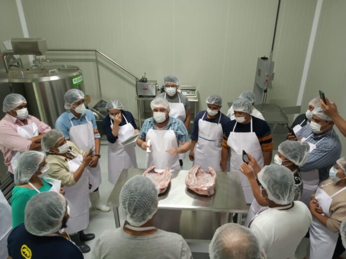 Capacita SIA a 15 Ovinocultores en Cortes Finos de Cordero