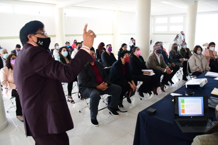 Docentes de Cobat Recibirán Beneficios por su Desempeño