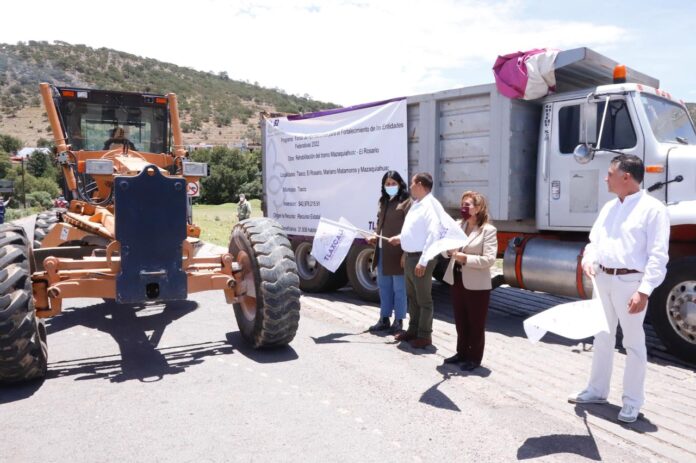 Gobernadora Lorena Cuéllar Dio Banderazo de Inicio a la Rehabilitación de Carreteras en Tlaxco