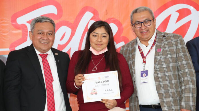 Festejan Autoridades Educativas y Sindicales a Trabajadores de Apoyo y Asistencia a la Educación - AlternativaTlx