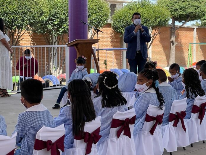 Invertir en la Educación es Invertir en un Mejor Futuro Santos Cedillo - AlternativaTlx Invertir en la Educación es Invertir en un Mejor Futuro: Santos Cedillo - AlternativaTlx